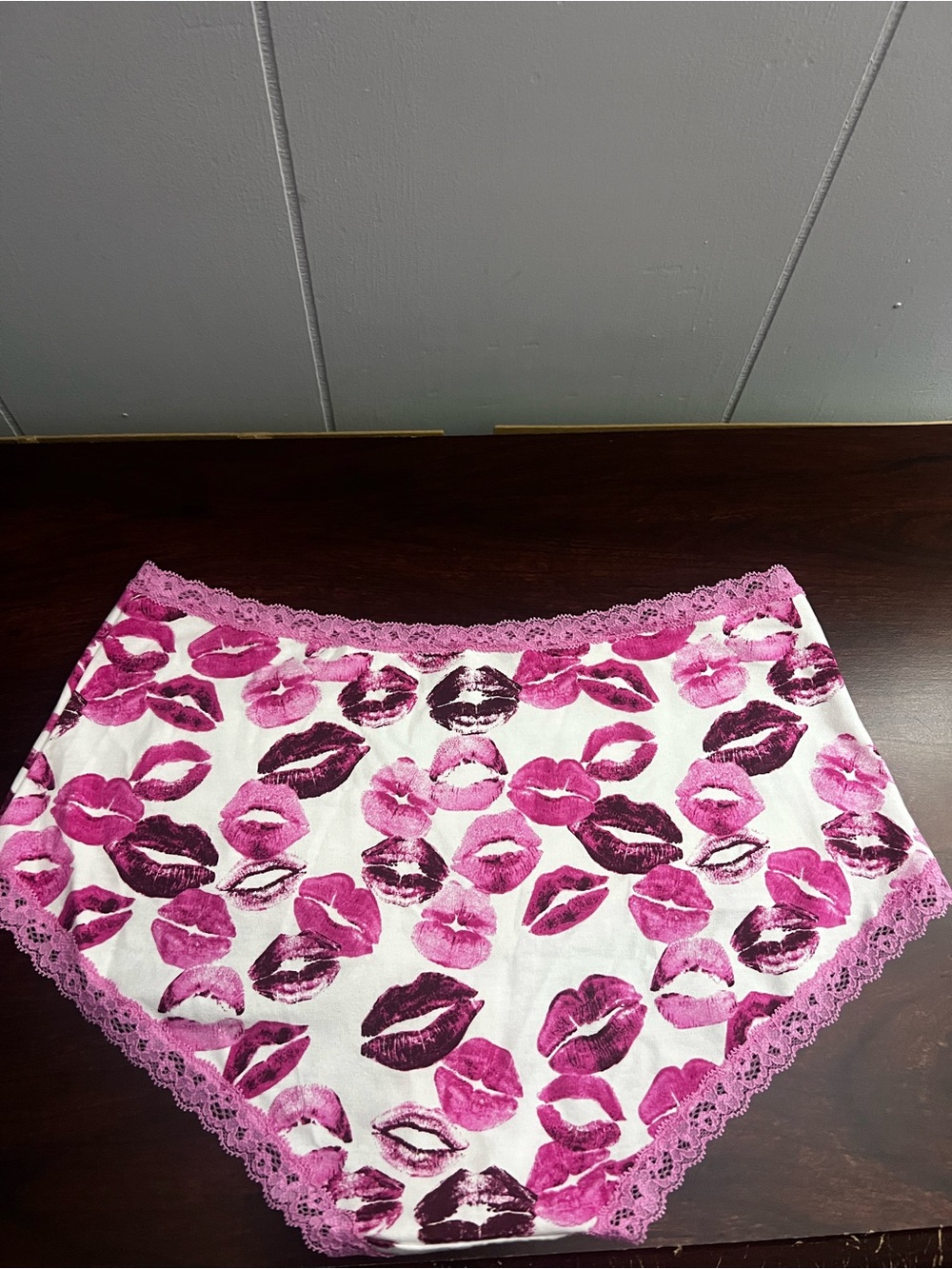 SKIMS Lace Boy Short in White with Pink Kiss Print - Picture 3 of 3